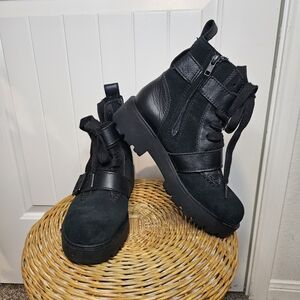 UGG Women's Black Combat Boots - Buckle & Lace-Up - Size 6.5